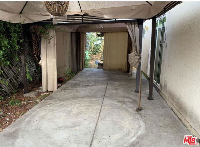 Photo - 1662 W 104th St