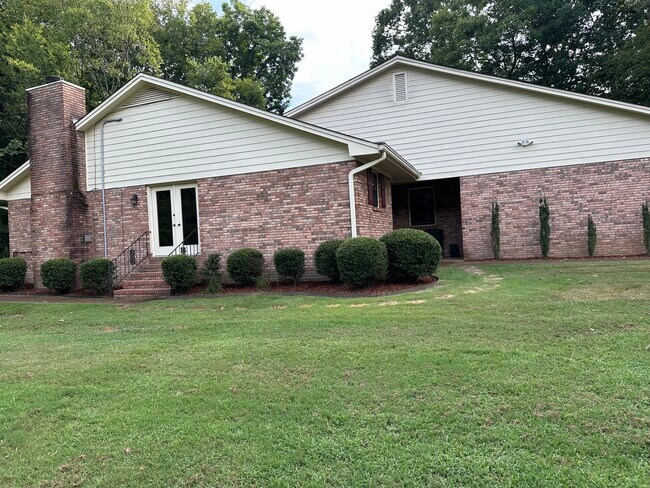 Photo - 275 Woodcastle Dr