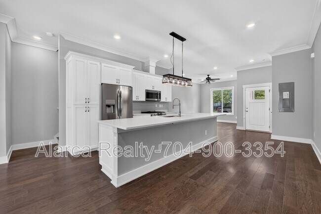 Photo - 924 Van Every St