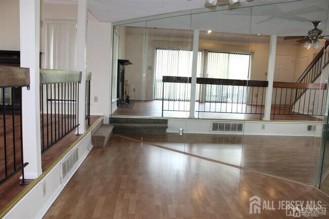 Photo - 3 Westgate Dr