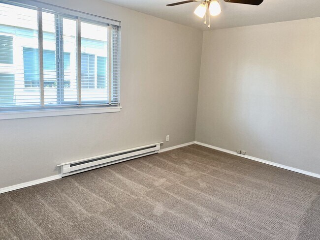 Photo - 700 E Mercer