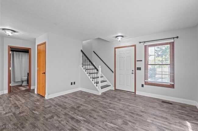 Photo - 430 Charleton Dr