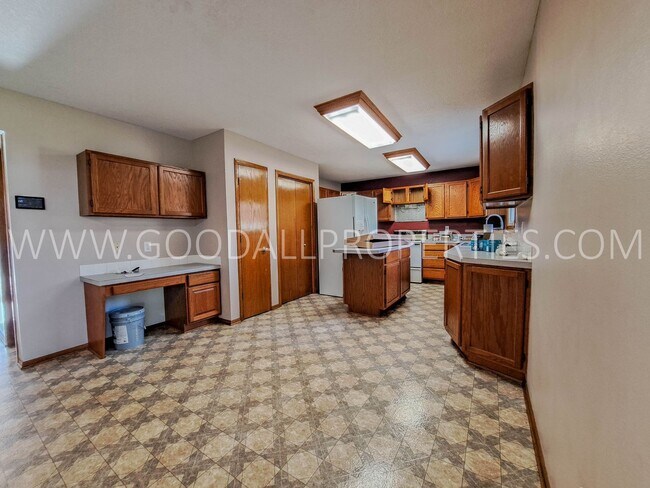 Photo - Beautiful 4-Bedroom Home in Johnston – Bac...