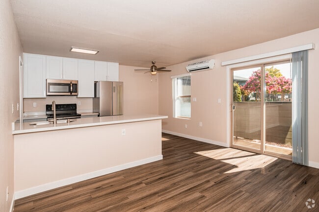 1BR, 1BA - 570SF