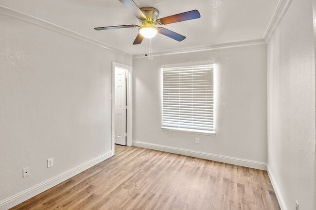 Photo - 1075 Wood Stream Dr