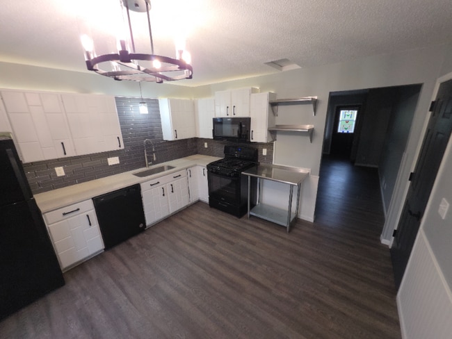 Photo - 5336 Russell Ave N