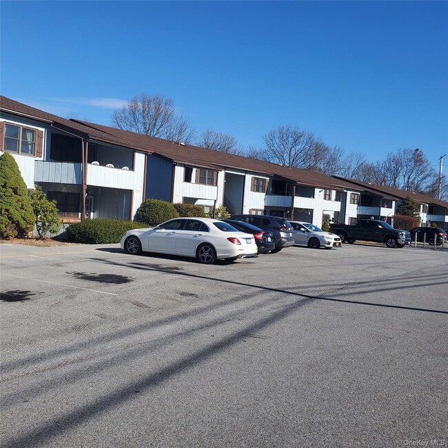Building Photo - 160 W Rd Unit C29