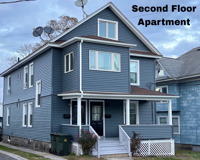 Building Photo - 19 Darrow St Unit 2