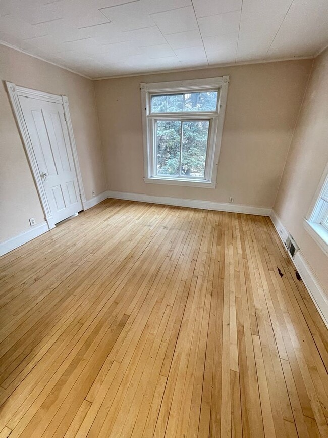 Photo - 1302 W 1st St Unit 2 (Upper)