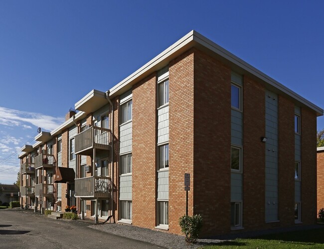 Granite Falls at Silver Lake Apartments
