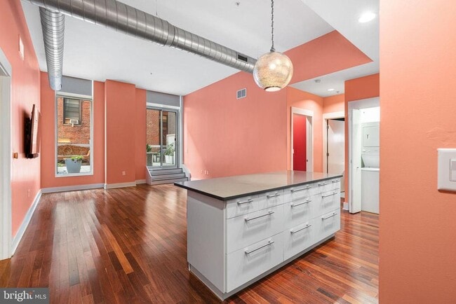 Building Photo - 1101 Locust St Unit 4L Rental