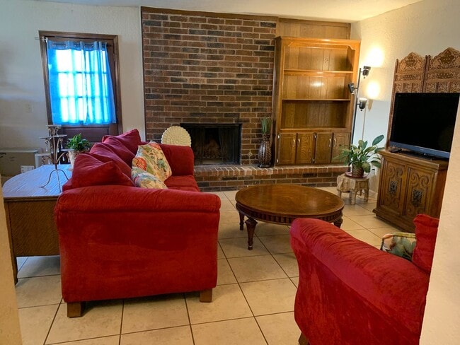 Photo - Duplex with massive bedrooms and living area!