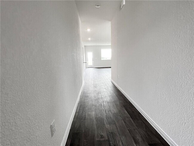 Photo - 105 Brody Ln