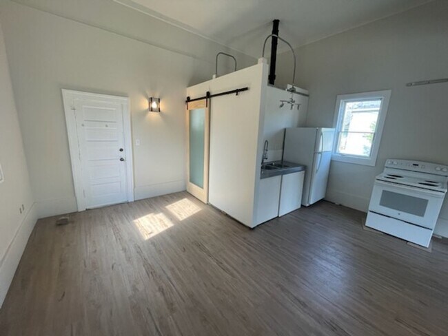 Photo - 1317-1319 Forest Street N Unit 1319