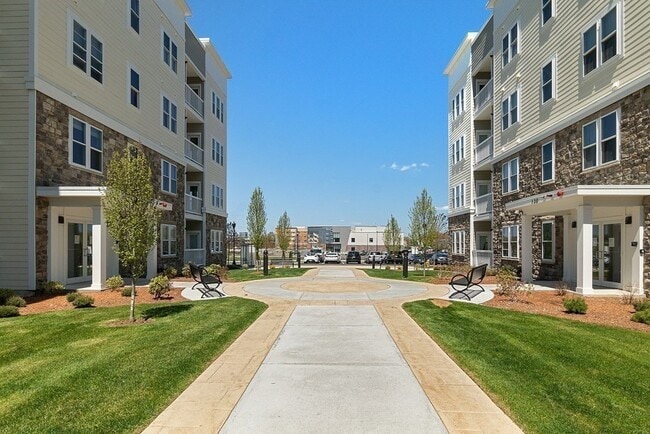 Building Photo - 50 University Ave Unit 2308 Rental