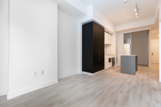 Photo - 33 Helendale Ave