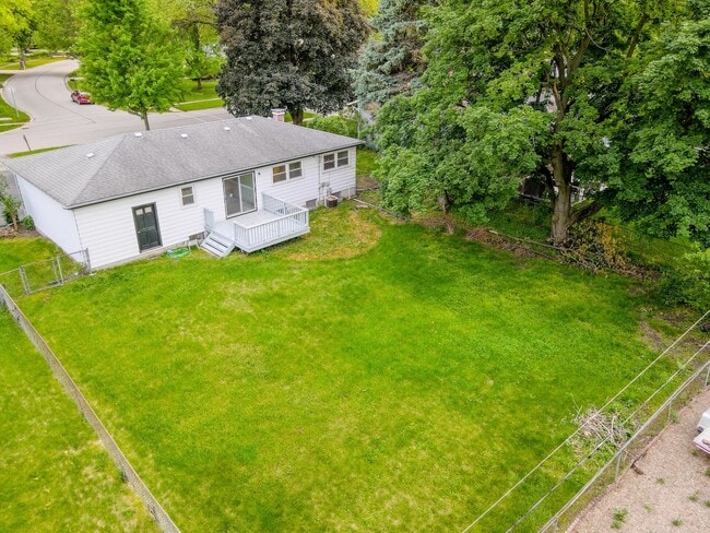 Photo - 30W162 Claymore Ln