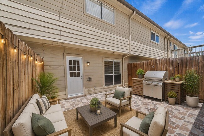 Photo - 925 Memorial Village Dr Unidad 25