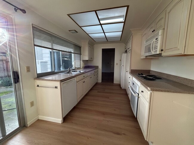 Photo - 22 Meadowgreen Cir