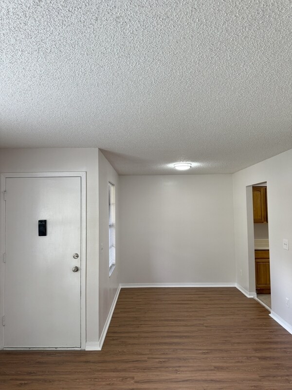 Photo - 459 Bentwood Ln