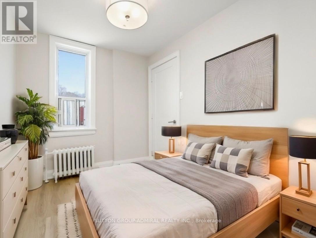 Photo - 448 Spadina Rd