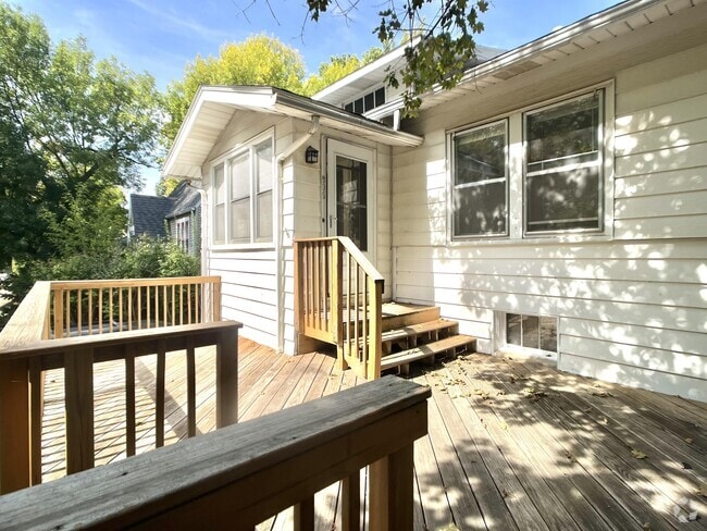 Building Photo - 806 John Farry Pl Rental