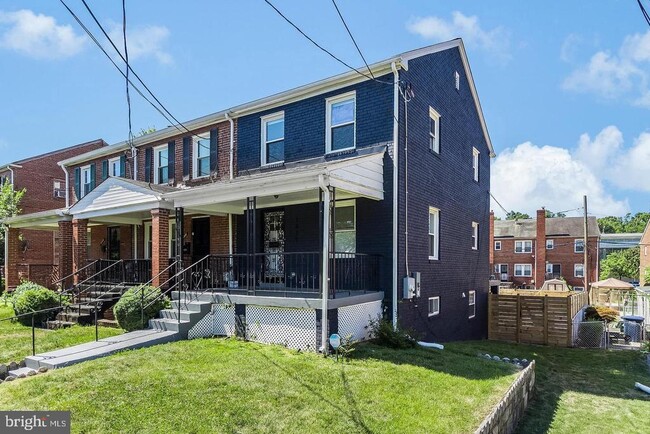 Building Photo - 1829 T Pl SE Rental