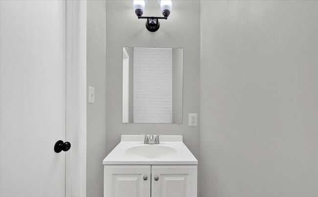 Photo - 210 N Glover St