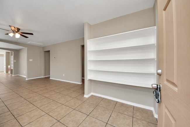 Photo - 826 Bandon Ln