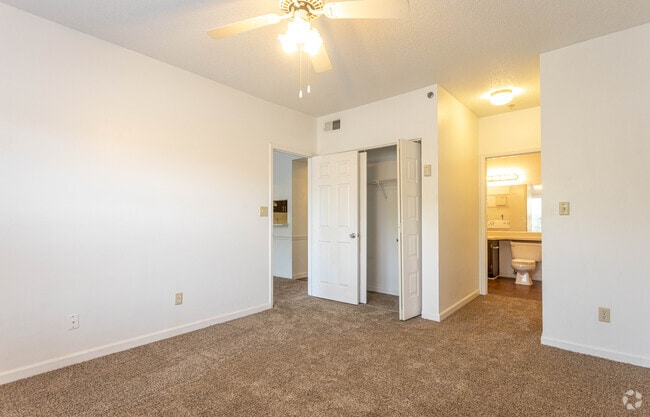 2BR, 2BA - 1,029SF