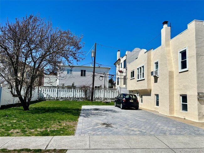 105 Mitchell Ave Unit UPPER