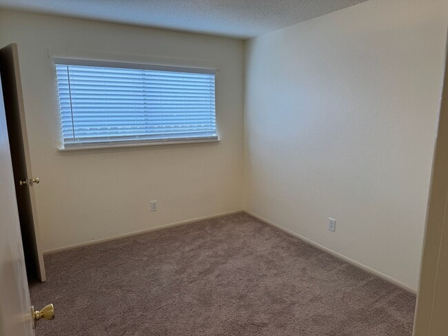 870 Pearl Dr