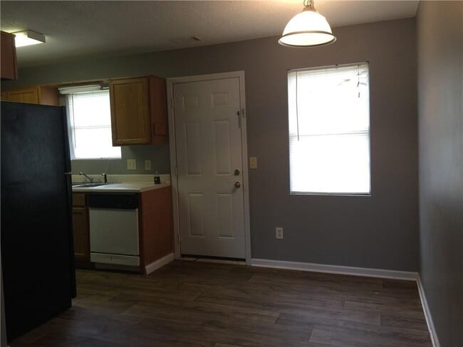 201 Iron Belt Ct SE