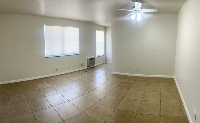 Photo - LARGE NEWLY RENOVATED APARTMENTS Unit 1540-33 - 2/1 - L