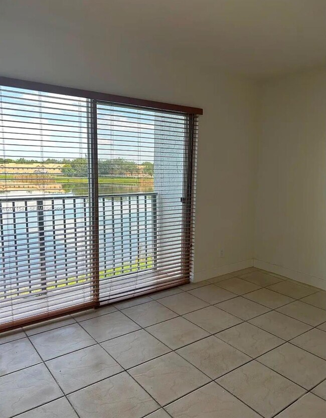 Photo - 8720 N Sherman Cir Unidad 307