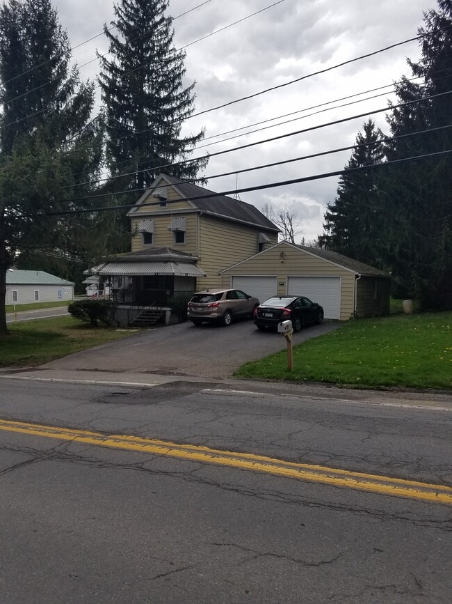 Photo - 271 S Main Rd