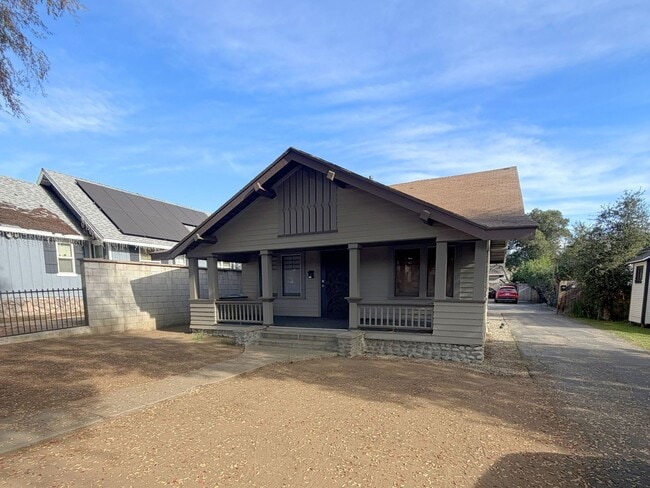 Building Photo - 2 Unit 460 N 3rd Ave