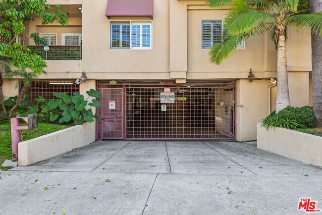 Photo - 14290 Dickens St Unidad 204