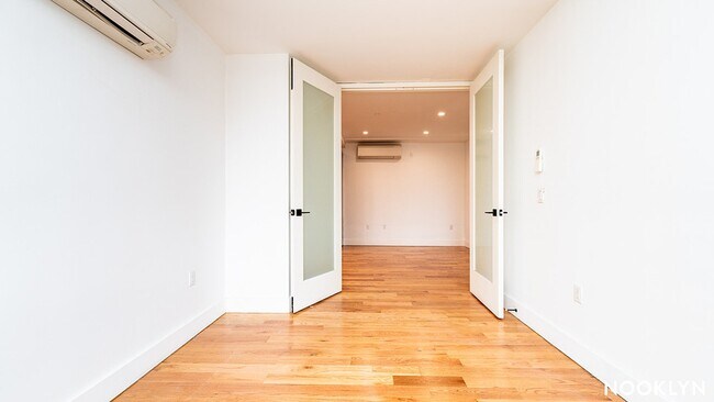 Photo - 19 E 31st St Unit 4b