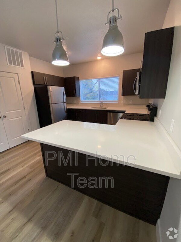 Building Photo - 2874 Kiesel Ave Unit 101 Rental