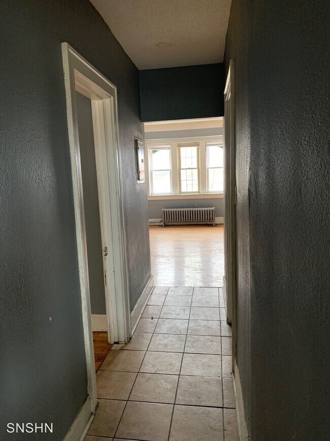 Photo - 1950 N 20th St