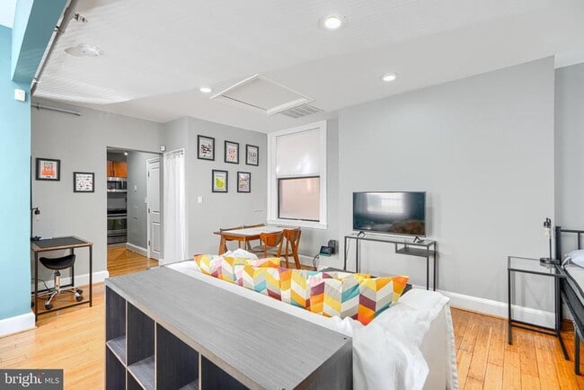Photo - 1018 N Charles St