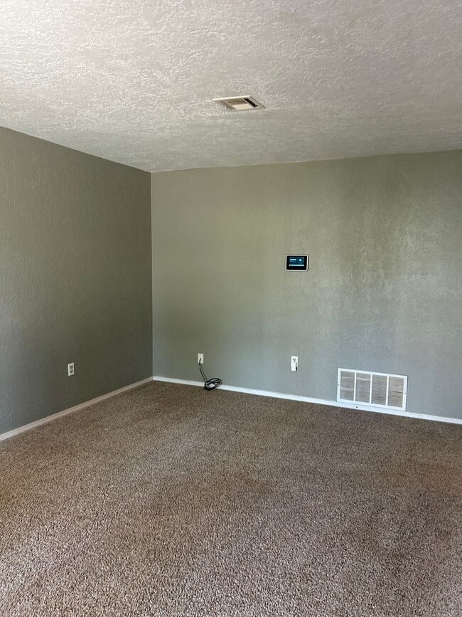 Photo - 3 bedroom, 1 3/4 baths NOW AVAILABLE in th...