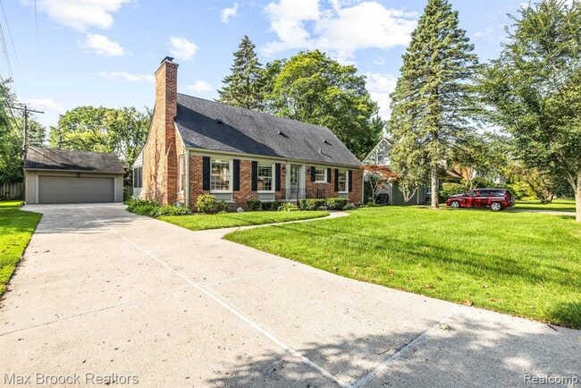 Photo - 999 Norfolk St