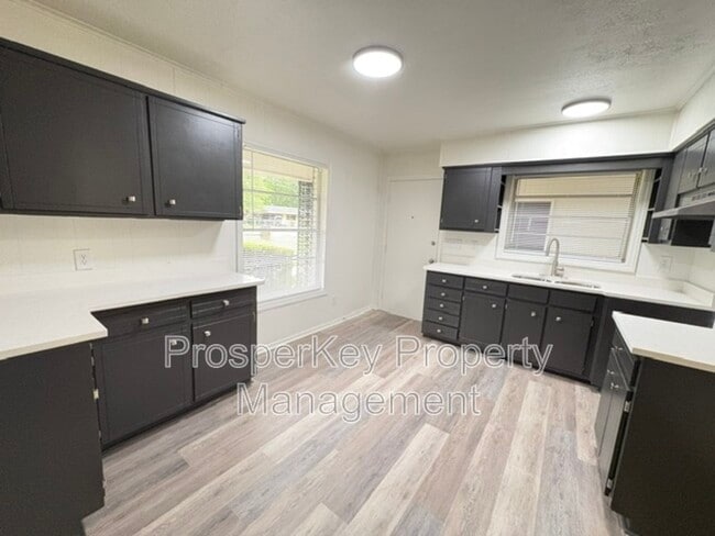 Photo - 2127 Wellborn Dr