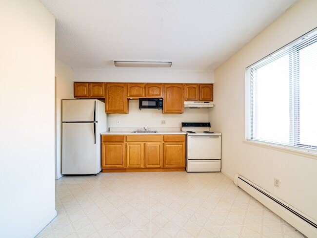 Photo - Courtside Apartments
