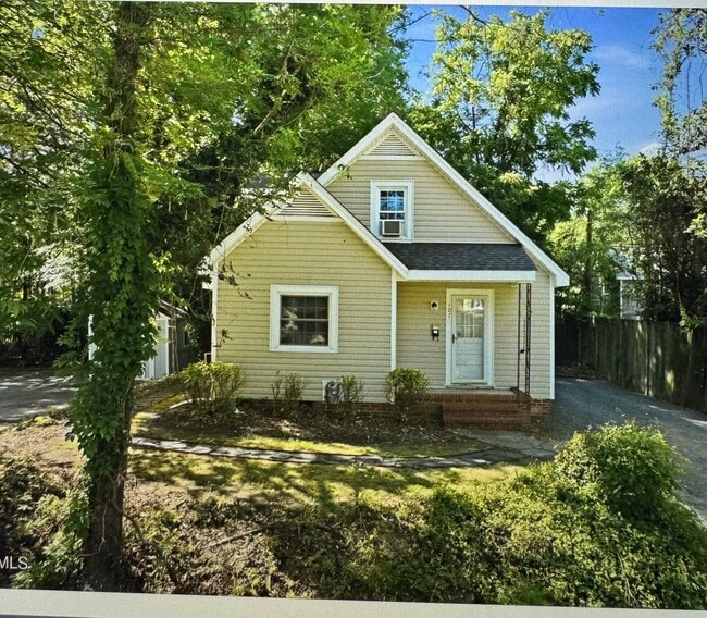 107 Carr St