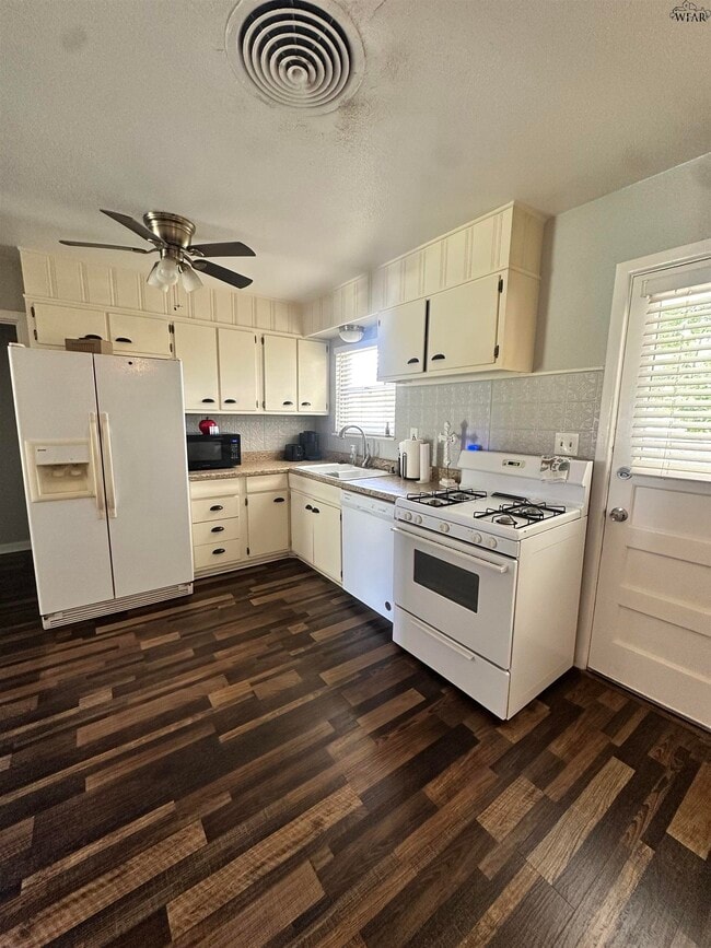 Photo - 4800 Earl St