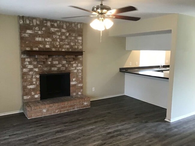 Photo - 2022 Oak Shores Dr