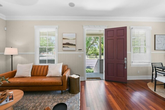 Photo - 449 J St